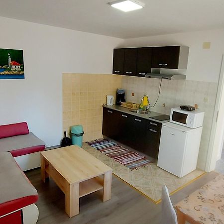 Ema & Sea Apartment'S With Free Private Parking Pula Bagian luar foto