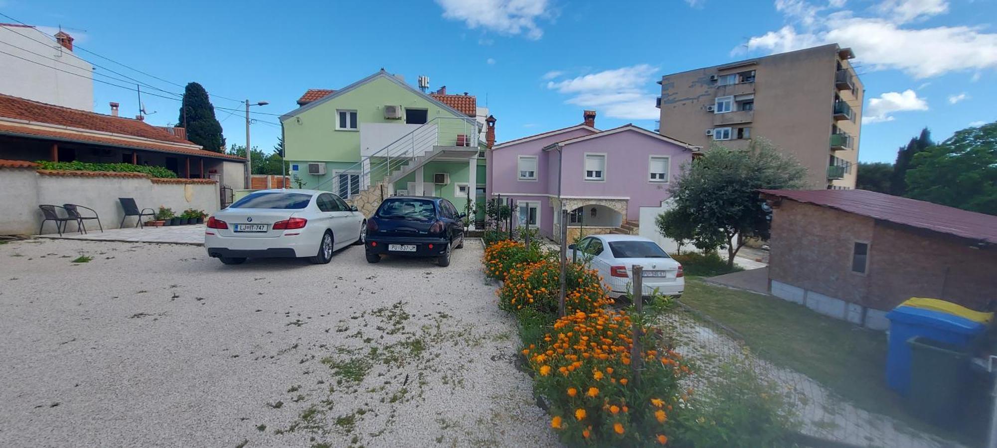 Ema & Sea Apartment'S With Free Private Parking Pula Bagian luar foto