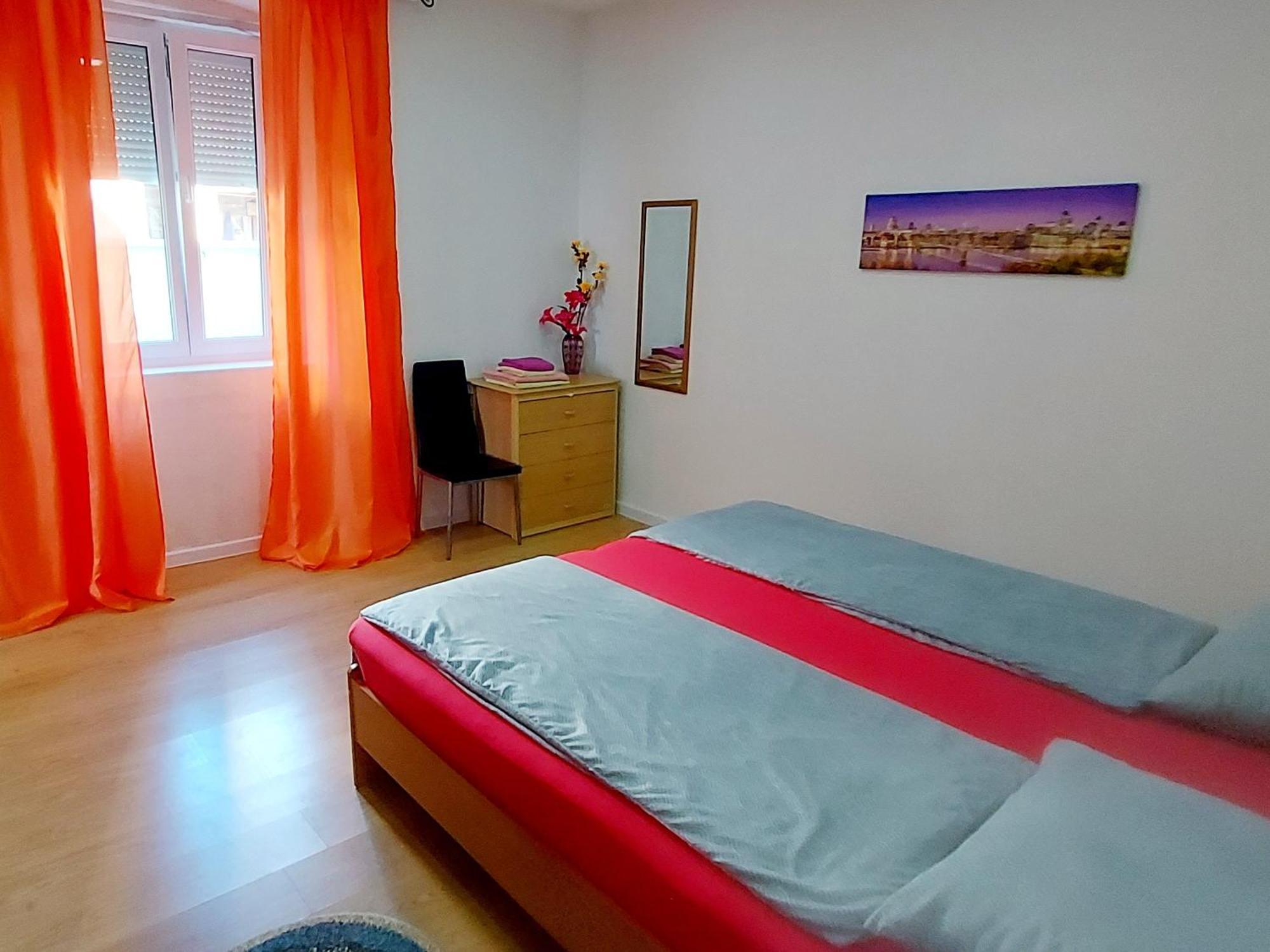 Ema & Sea Apartment'S With Free Private Parking Pula Bagian luar foto