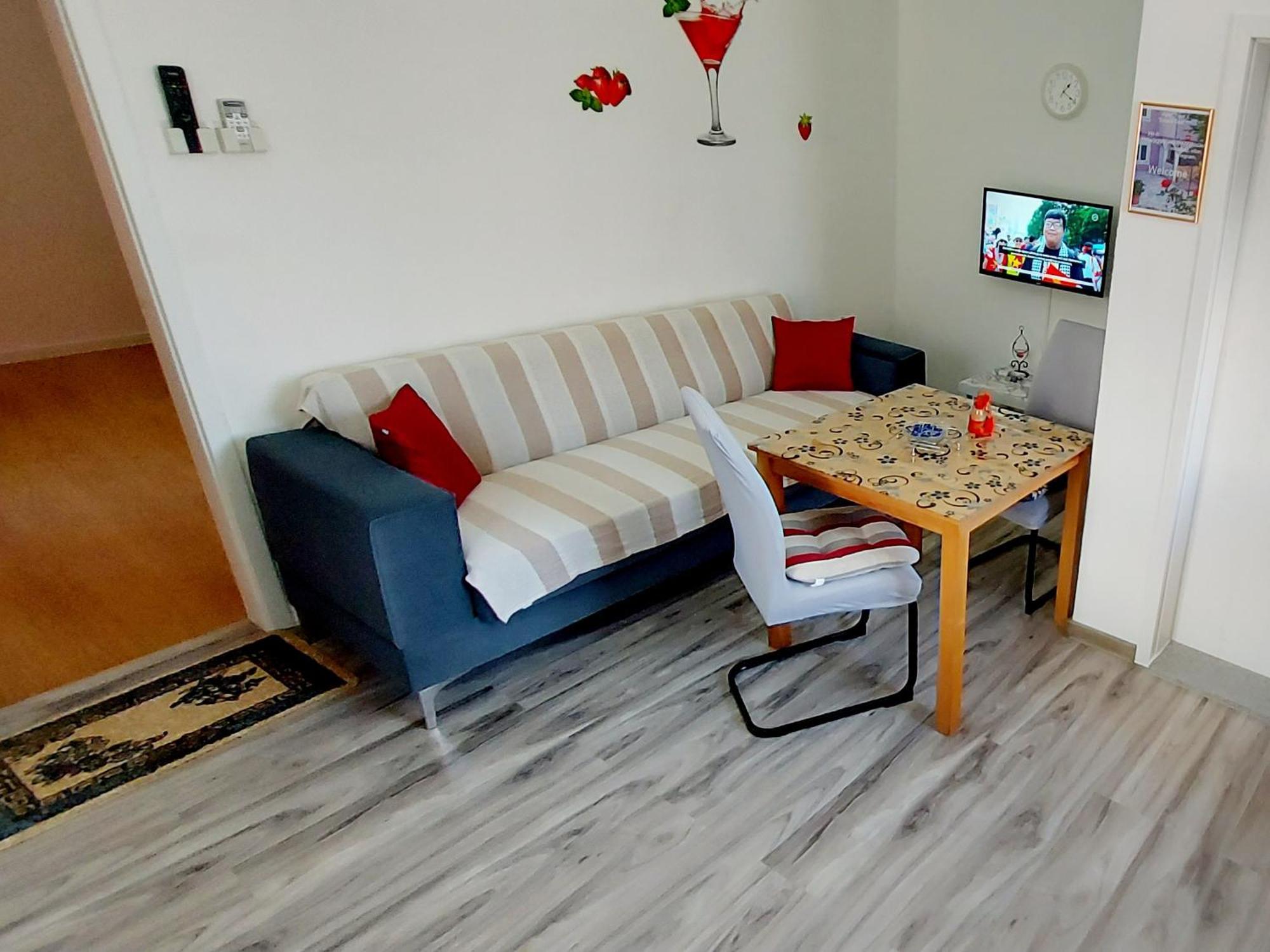 Ema & Sea Apartment'S With Free Private Parking Pula Bagian luar foto